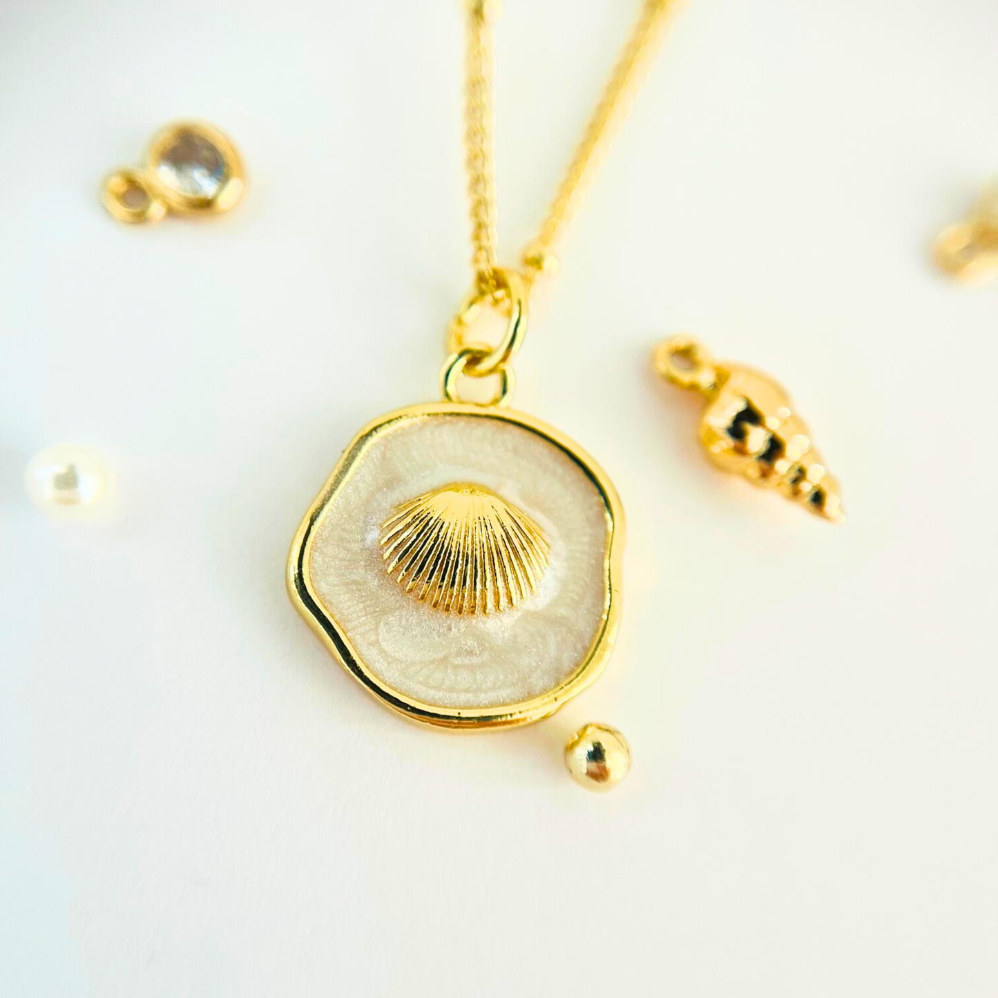 Ocean Charm Cockles Shell Enamel Pendant Necklace - Gold Plated Layering Jewellery