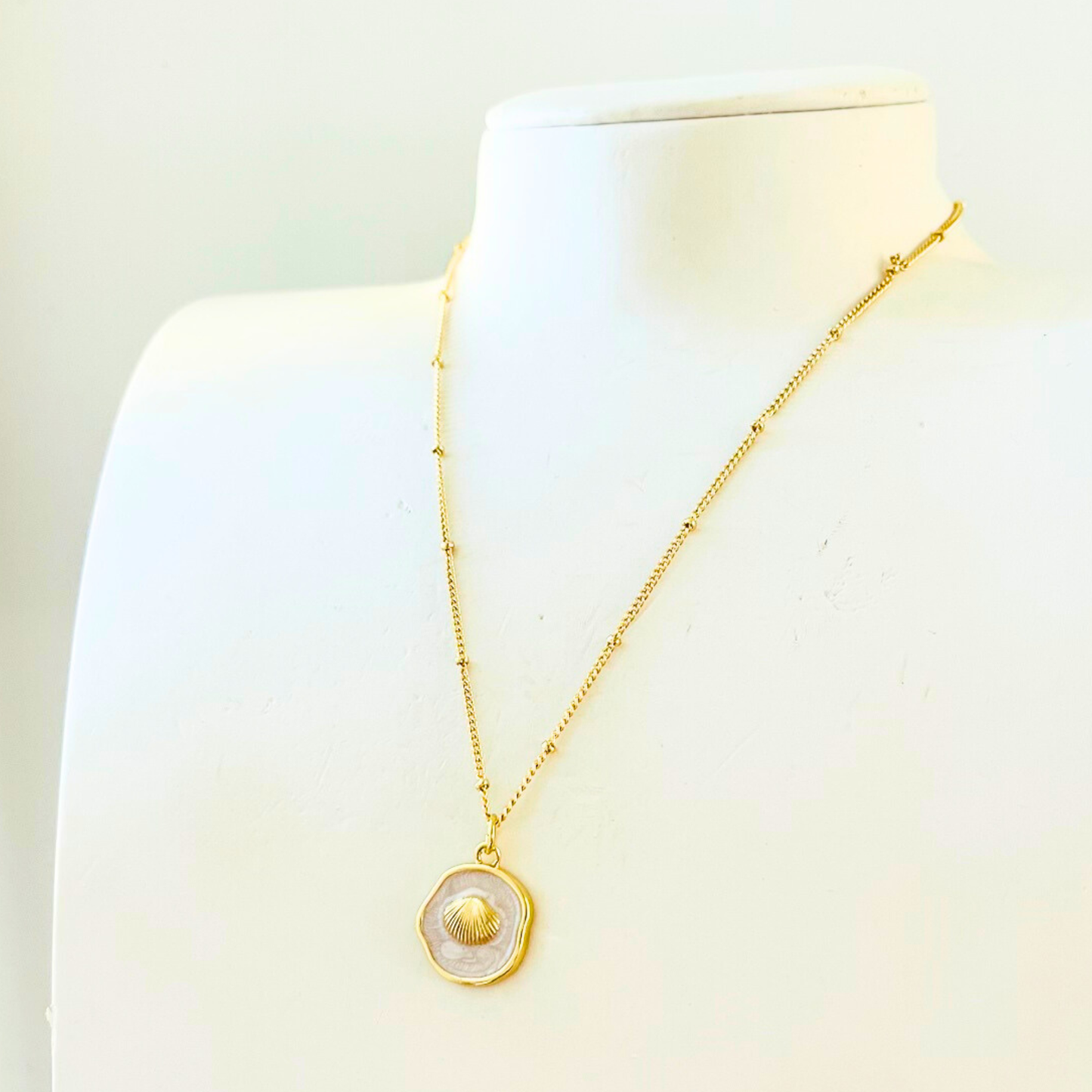 Ocean Charm Cockles Shell Enamel Pendant Necklace - Gold Plated Layering Jewellery