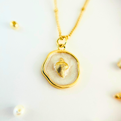 Ocean Charm Volute Shell Enamel Pendant Necklace - Gold Plated Layering Jewellery