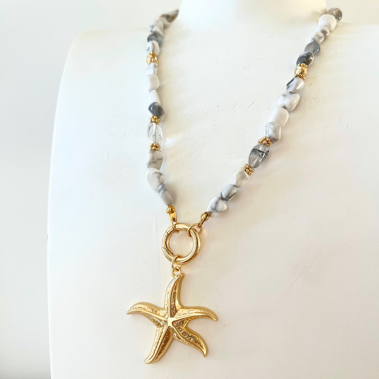 Howlite Gemstone nacklace Necklace with a gold starfish pendant background